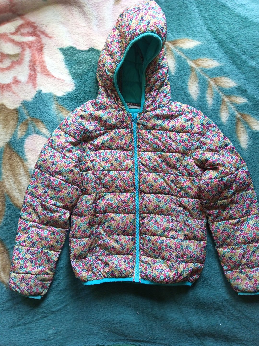 Весняна курточка для дівчинки
