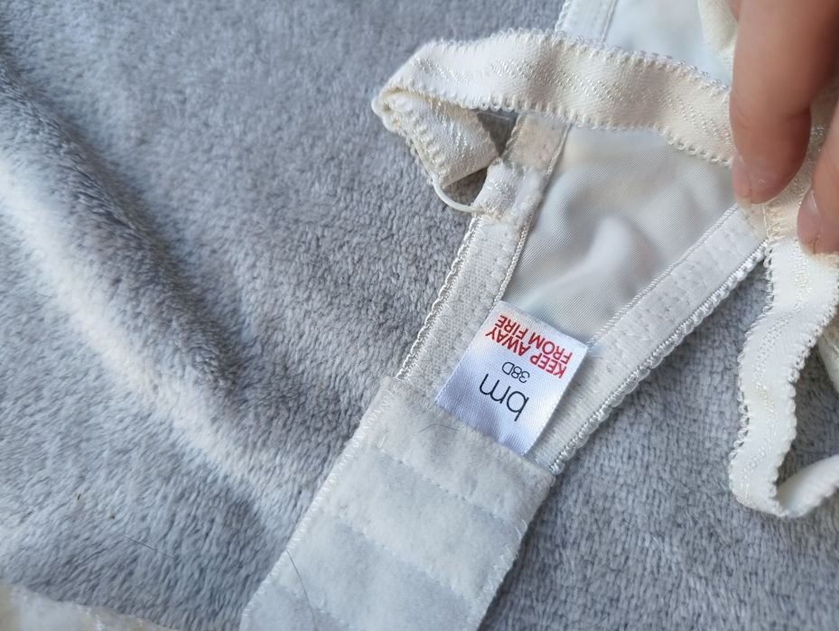 Biustonosz kremowy, stanik koronkowy 85D