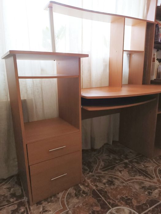 Secretária de computador estudo/trabalho