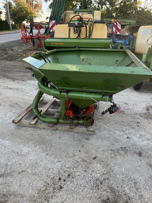 W ofercie rozsiewacz Amazone ZA-F 604R