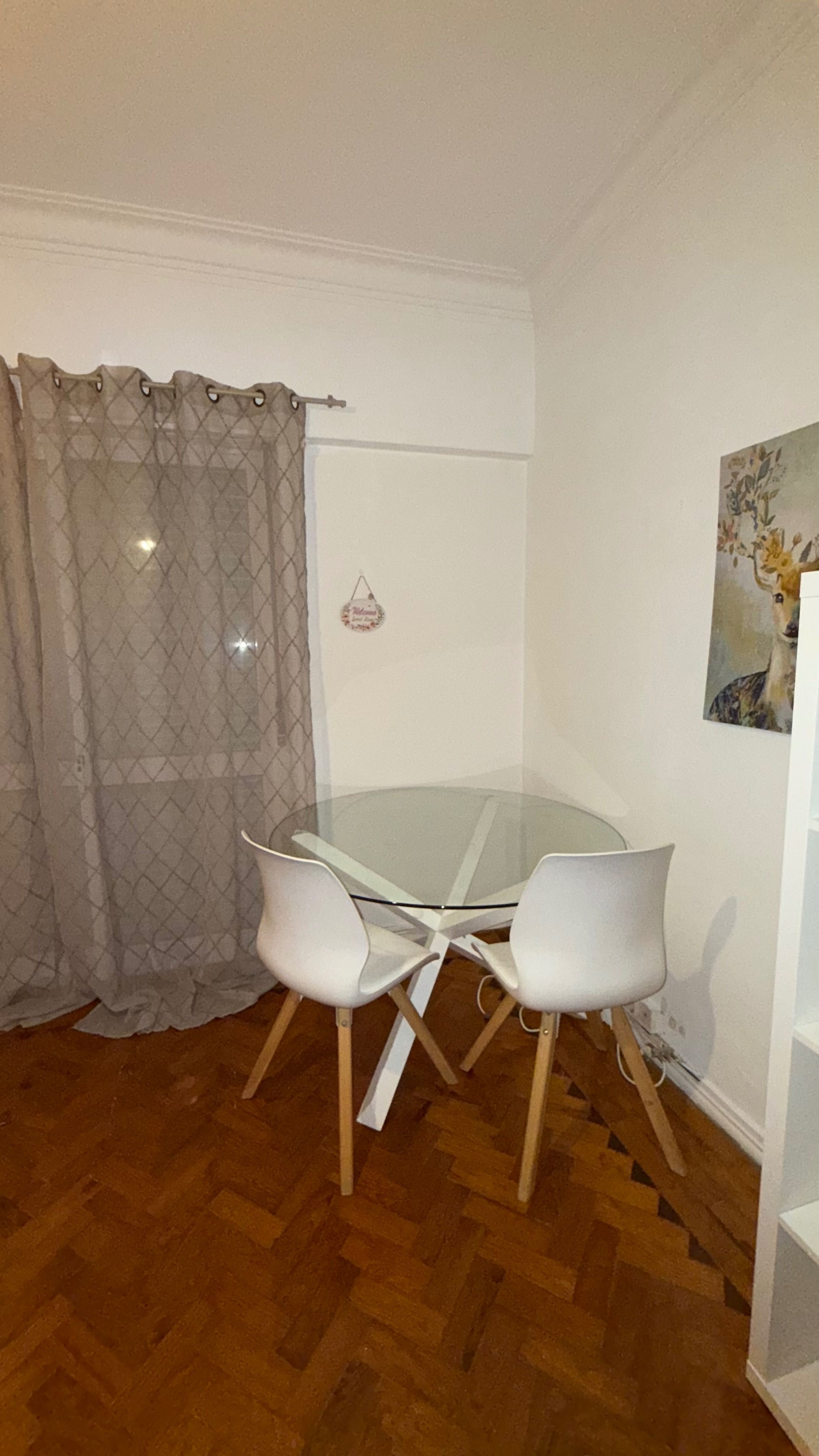 Quarto para senhora em algés
