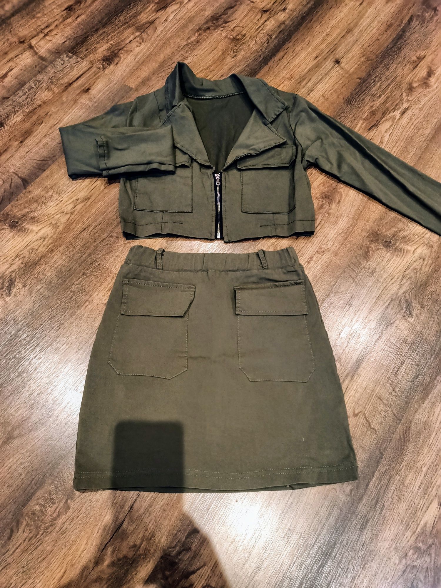 Komplet khaki xs