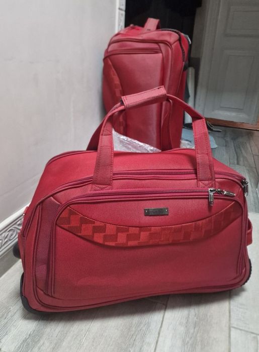 Сумка ручна без колес та з колесами і ручкою висувною .