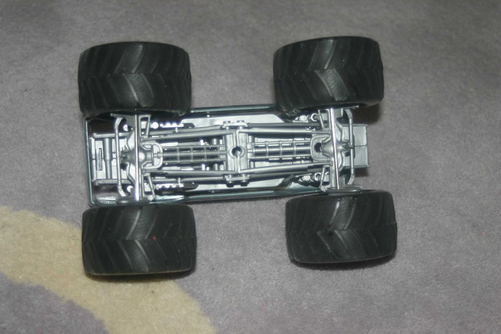 1:24   Hot Wheels Monster Truck Triple H WWE 2004