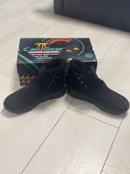 Демісезонні замшеві ботинки черевики skechers