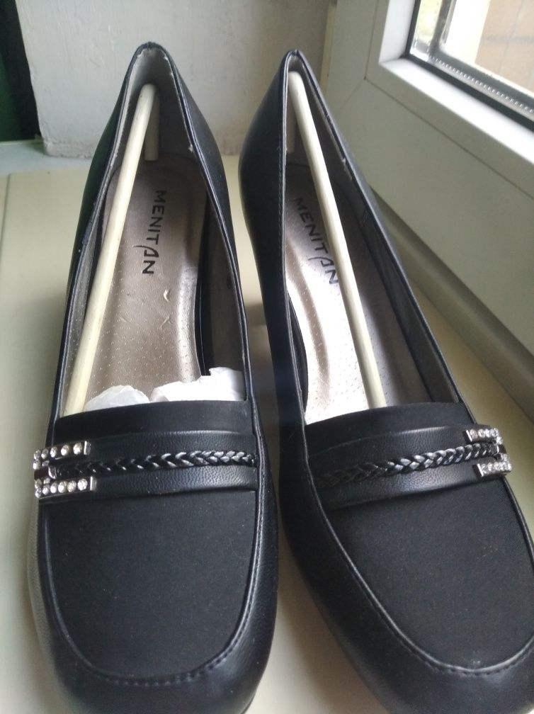 Продам новые черные женские туфли 38  и 35 размера
