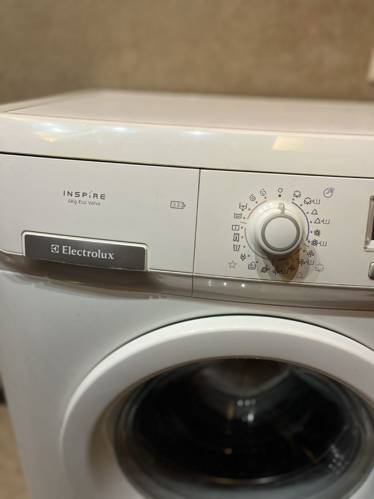 Продаю пральну пашину Electrolux( оригінал)