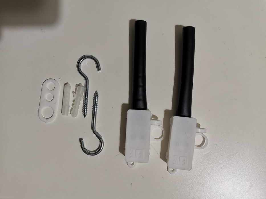 Zestaw 2 kostek elektrycznych 2pin 10A 250V w obudowie + wkręty