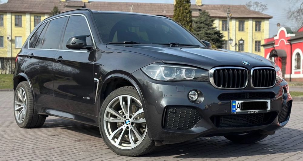 Продам BMW X5 F15 2015 3.0 бензин шикарная комплектация