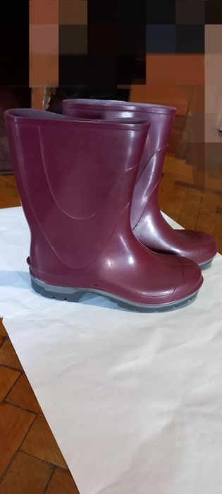 Продам САПОГИ Резиновые женские,  39 размер,  бордовый цвет