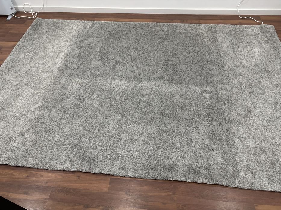 Tapete pelo curto cinzento