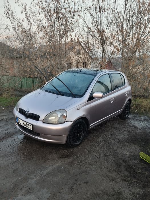 Toyota Yaris 1999 • 1.0 бензин