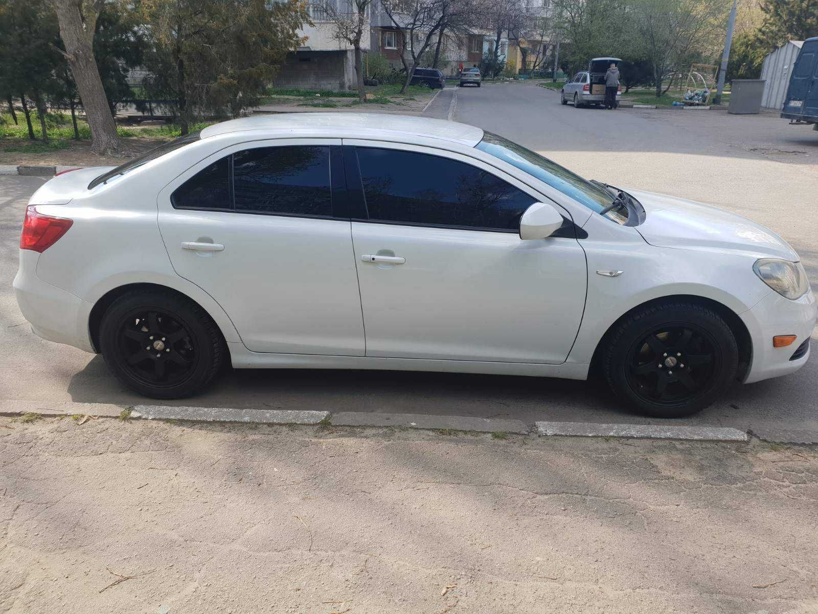 Продам ТЕРМІНОВО  Suzuki Kizashi   2,4 2010р