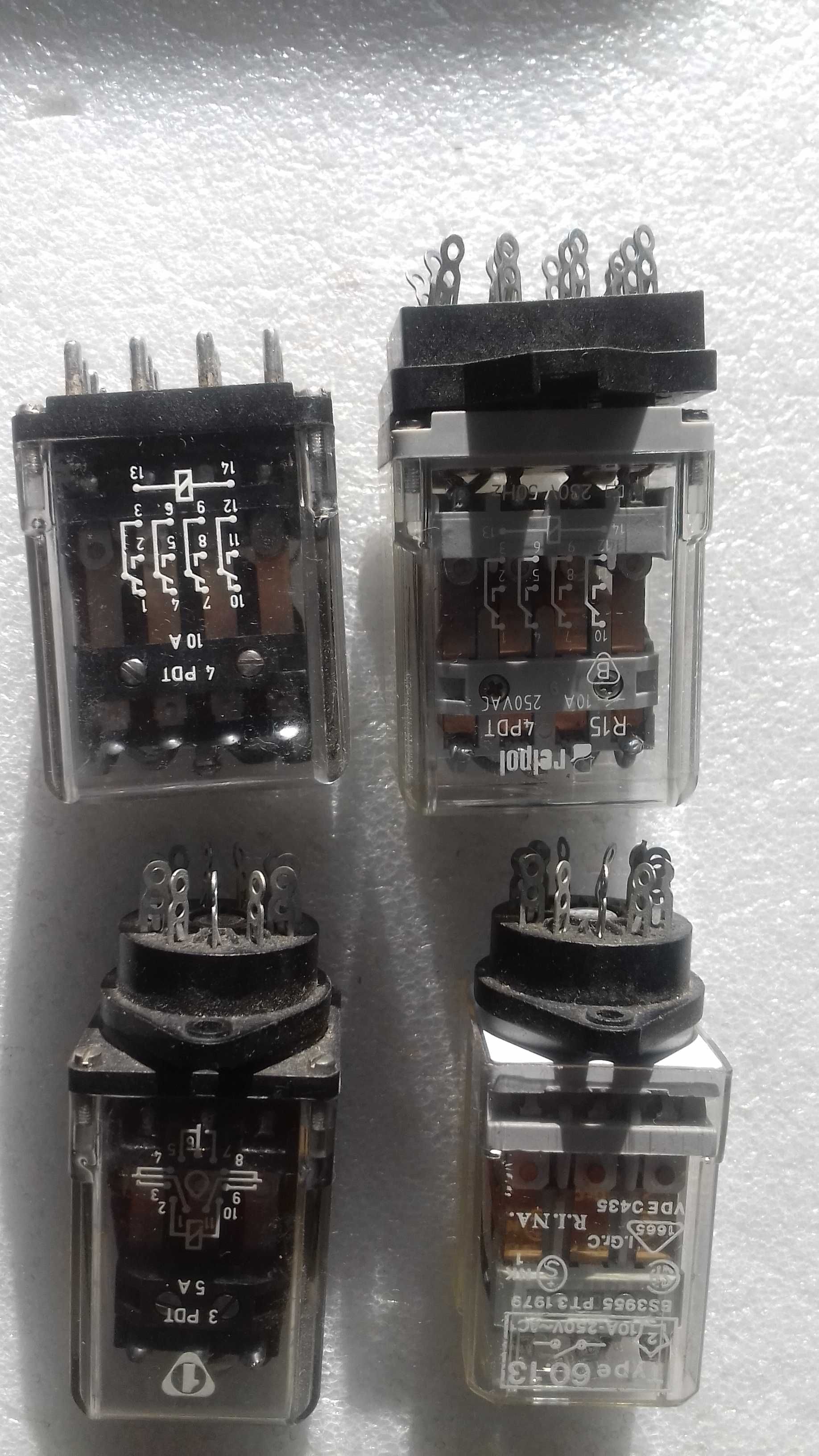 Przekażnik   R15  3PDT , 10A , 220V