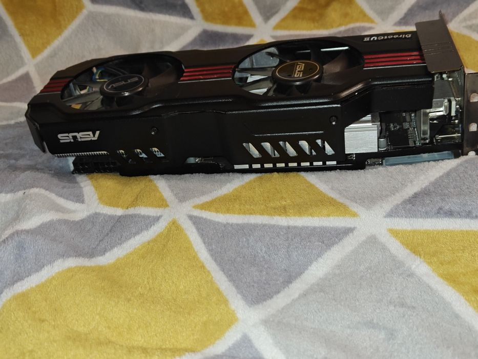 Відеокарта ІГРОВА потужна Asus HD6850 2gb 256bit ШАРА