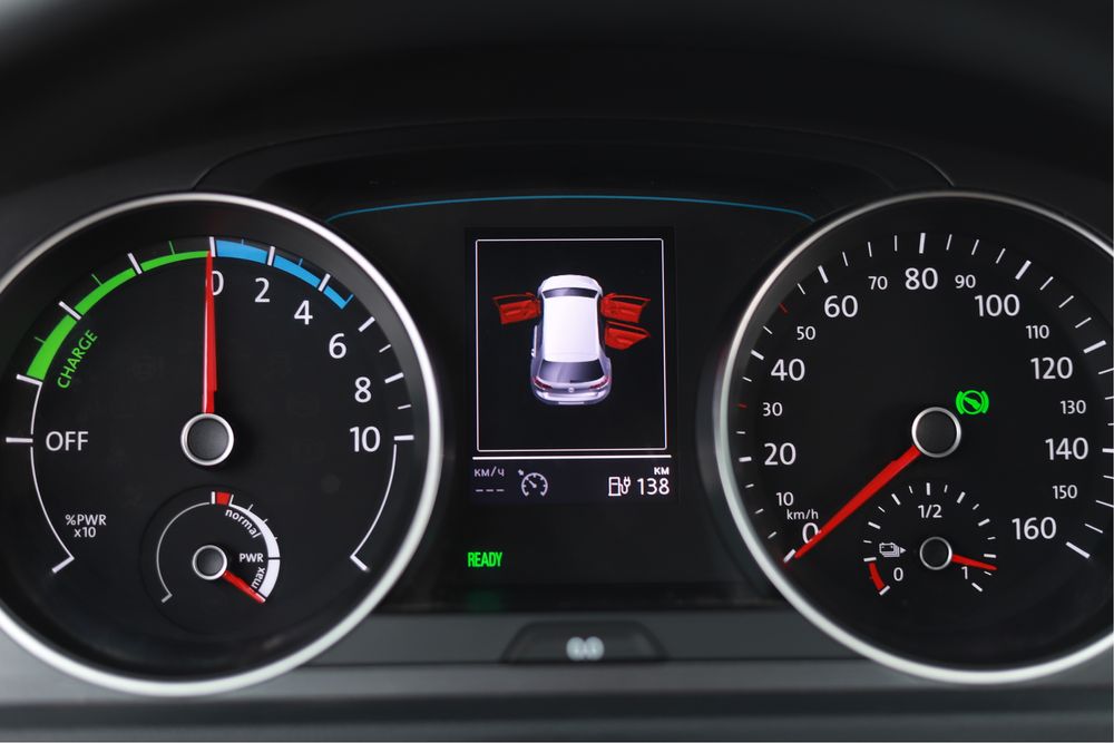 Продам електромобіль Volkswagen e-golf 2014 в хорошому стані