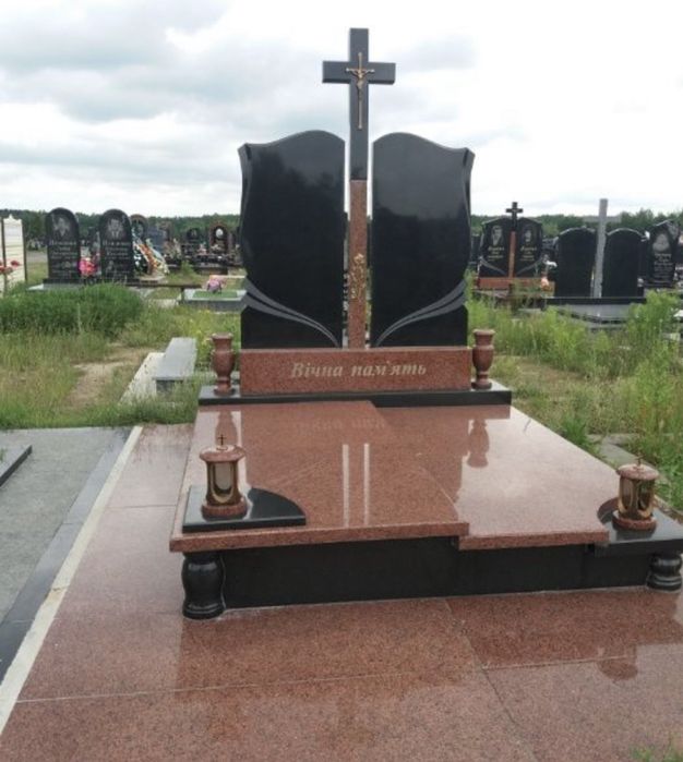 Подвійні та одинарні памʼятники з граніту