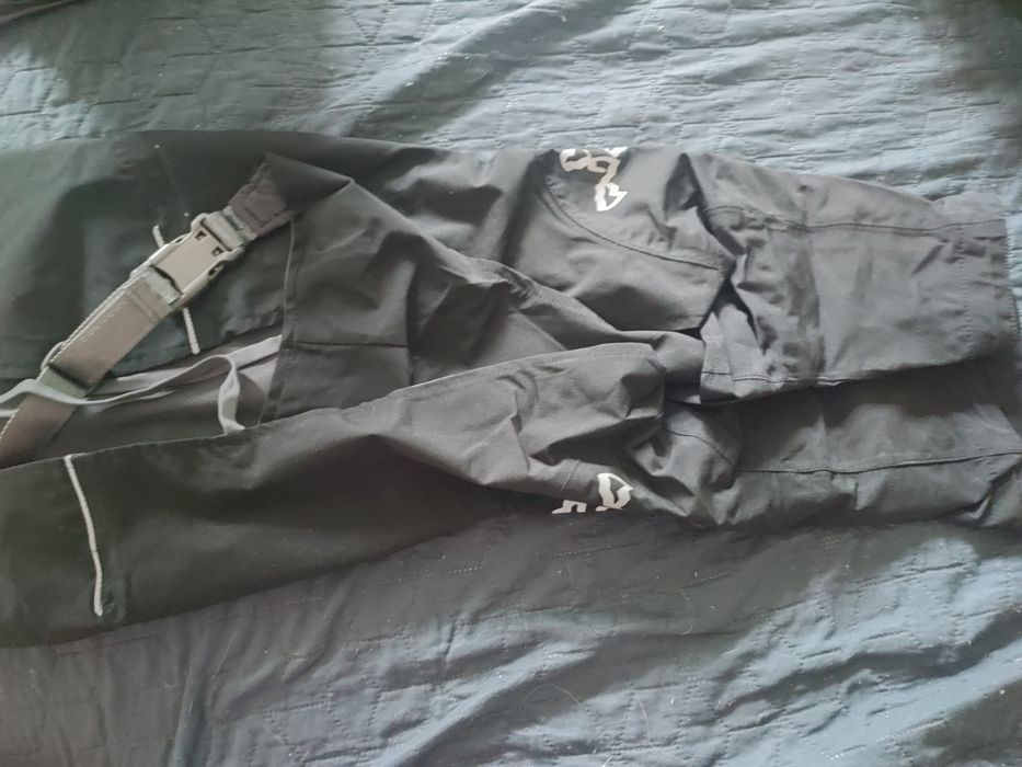 Hurtta plaszcz przeciwdeszczowy Bare Coal r. 40

Hurtta płaszcz przeci