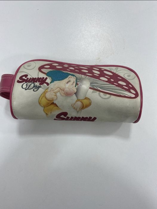 Estojo escolar  em muito bom estado