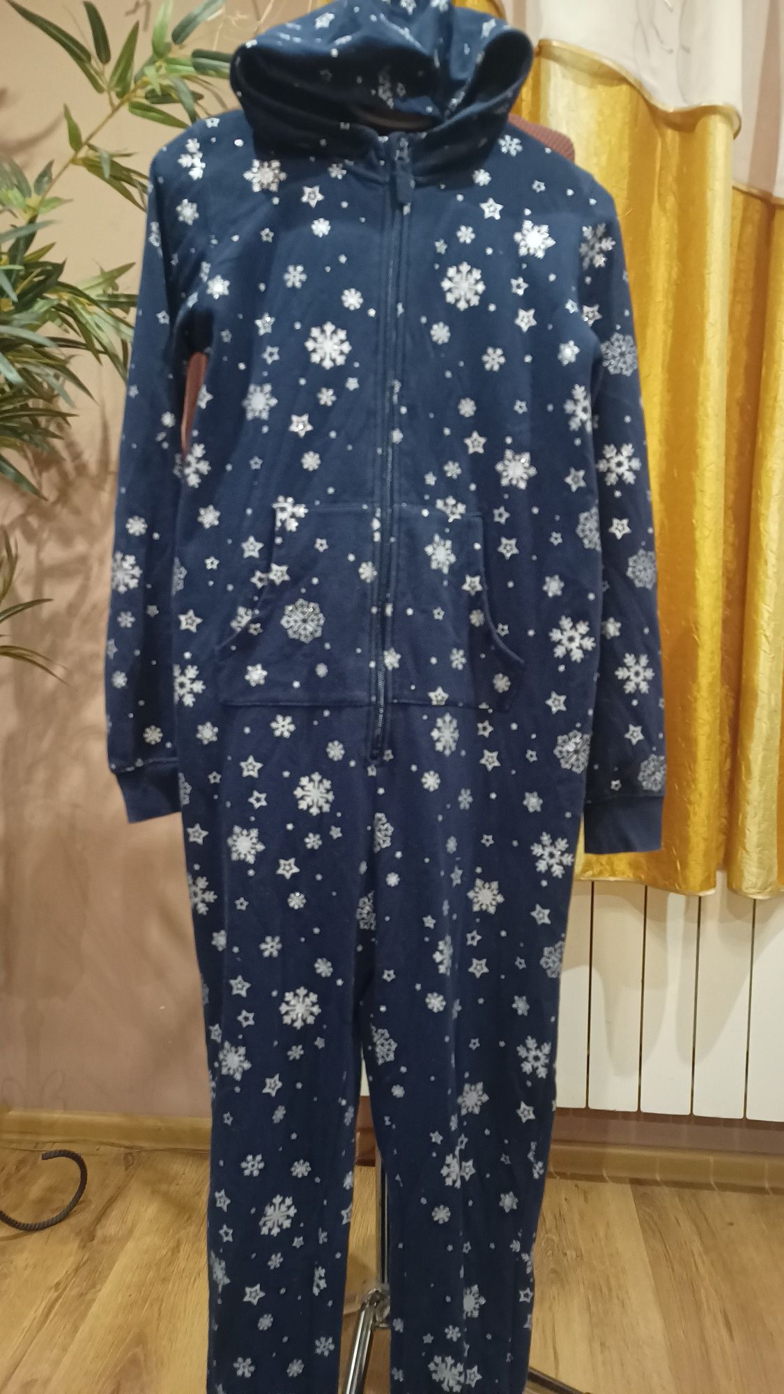 Kombinezon typu onesie z kapturem
