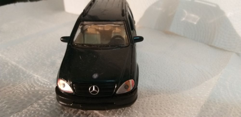 Vendo miniatura jipe Mercedes