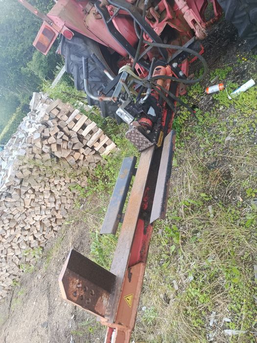 Ciągnik rolniczy Traktor z rembakiem Internacional 4-cylindrowy