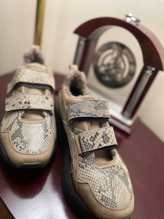 Продам зимові кросівки Lestrosa