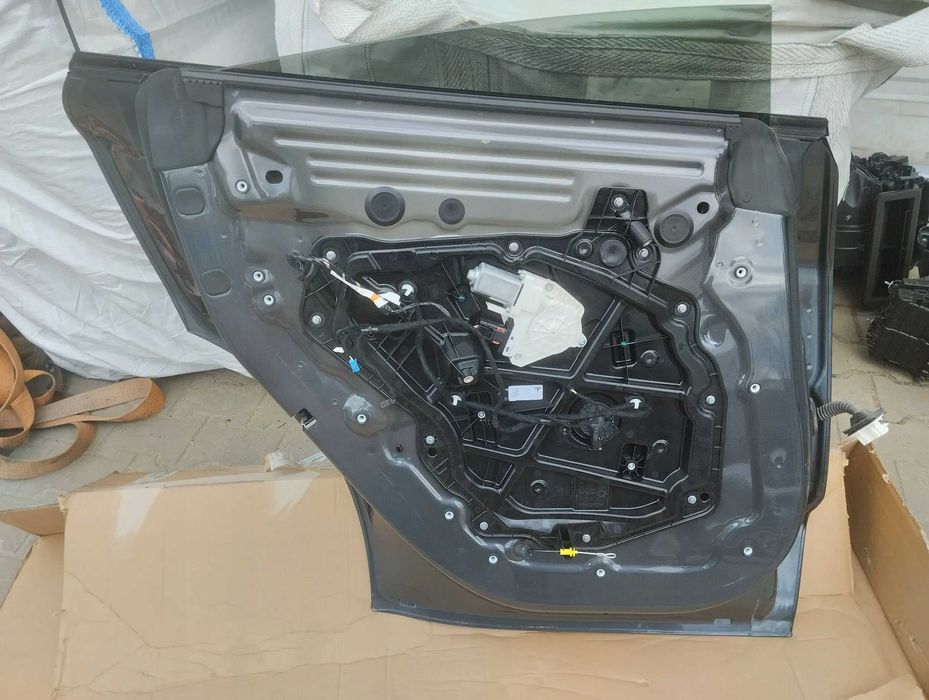 Tesla Model Y Двері Передні/Задні - рестайл дорестайл