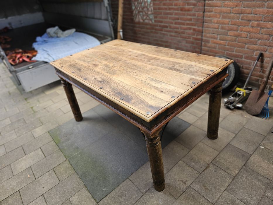 Piękny drewniany stół kolonialny 150x92x78 drewno egzotyczne, okucia