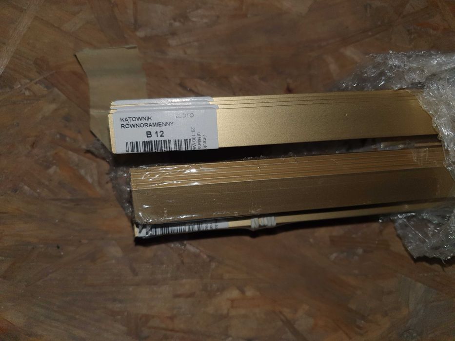 Kątownik złoty 200 cm x 15 mm x 15 mm, 40 sztuk