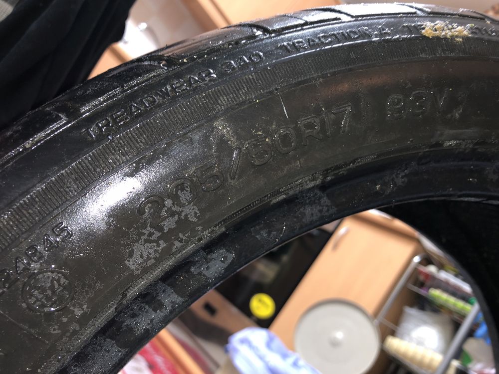 Pneu novo 205/50R17    93v