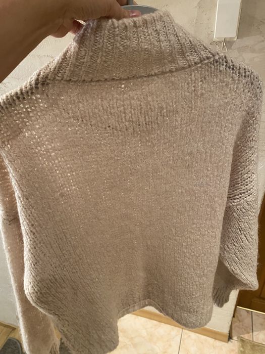 Luźny sweter z golfem