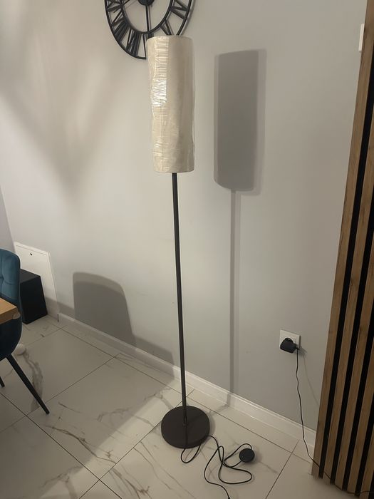 Lampa stojaca do salonu