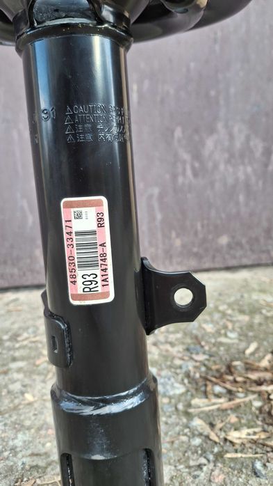 Амортизатор TOYOTA CAMRI 50/55. Задній правий