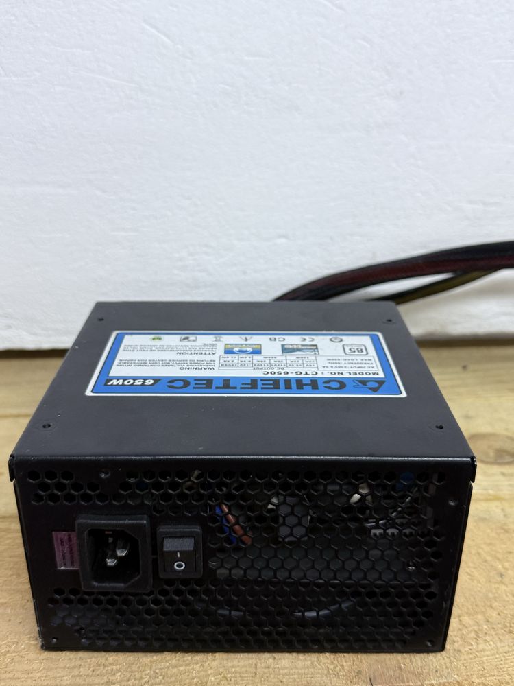 Блок питания CHIEFTEC yCTG-650C мощностью 650 Вт