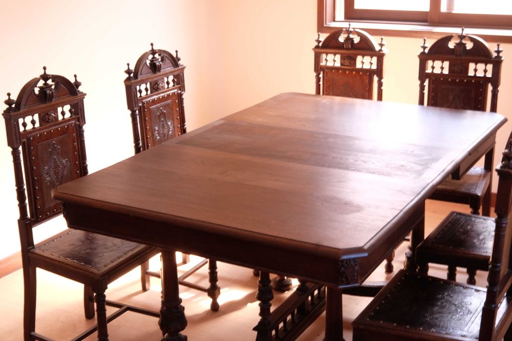 Sala - Mesa de jantar, tábuas de extensão de mesa e 6 cadeiras