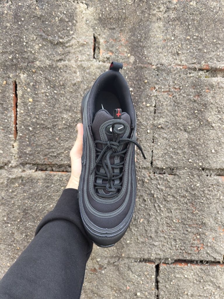 Nike Airmax 95 Satan com líquido