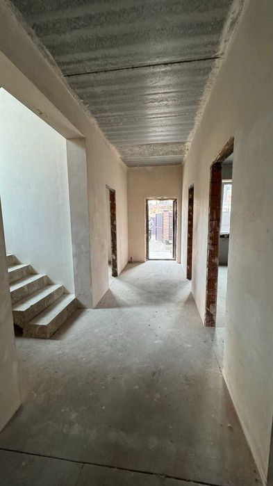 Великий будинок з терасою, ділянкою. єОселя, постанова, сертифікат