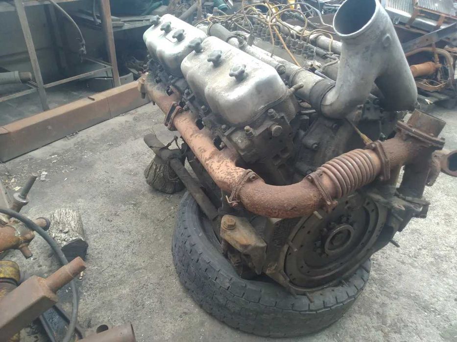 Двигун ЯМЗ-240 по запчастинам, колінвал, шатуни та інше
