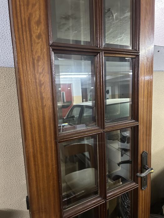 Vendo 2 portas + 2 cadeiras