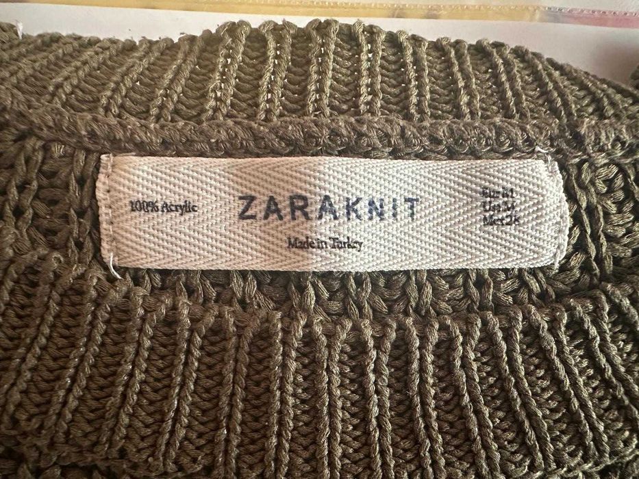 Sweter ZARA zielony – rozmiar M, lekko błyszczący
