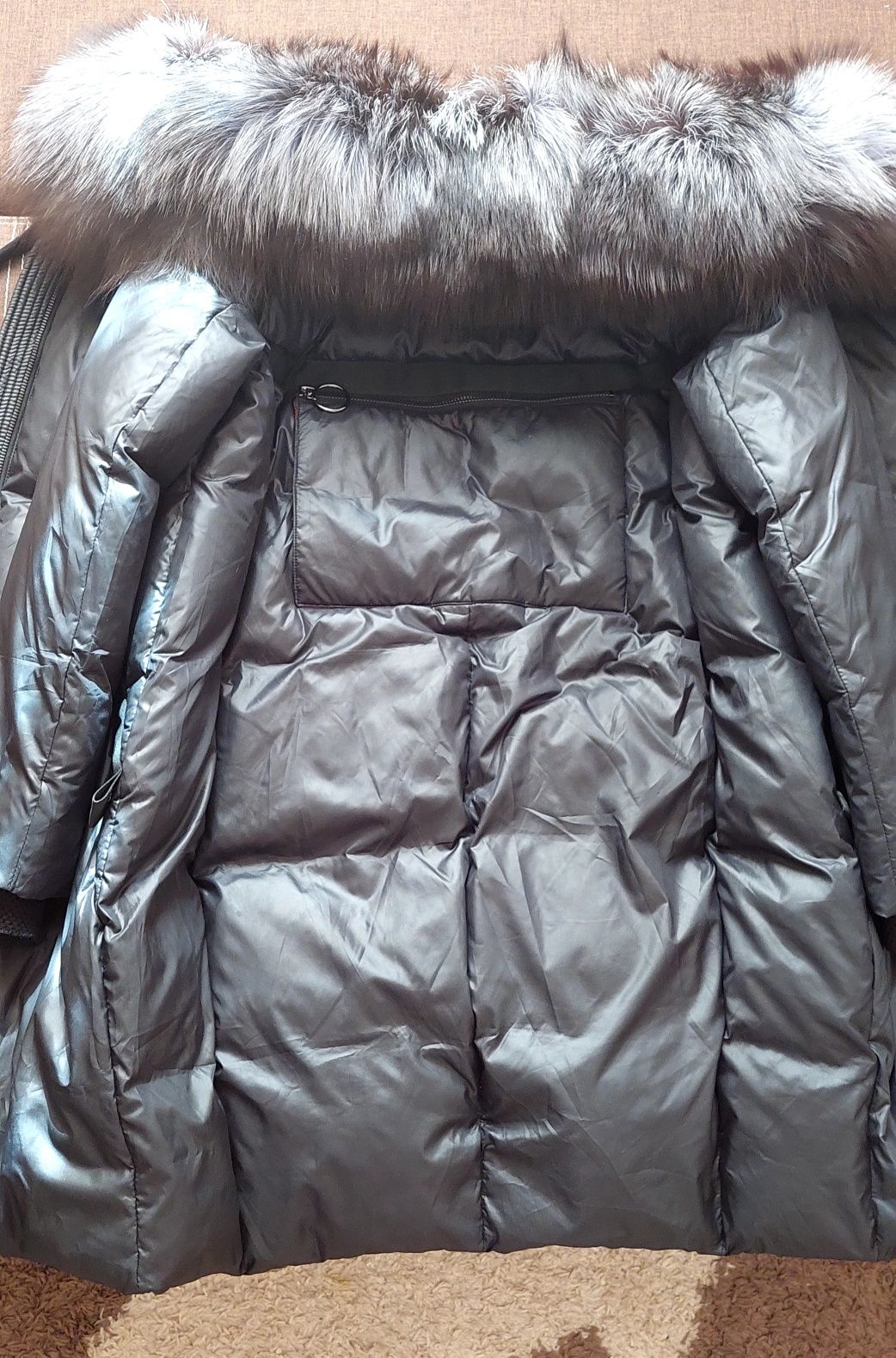Зимова чорна куртка з натуральним хутром чорнобурки S-40-42р