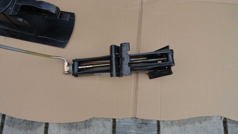 Lewarek Podnośnik Koła Fiat Uno Oryginał Klucz do Koła Komplet