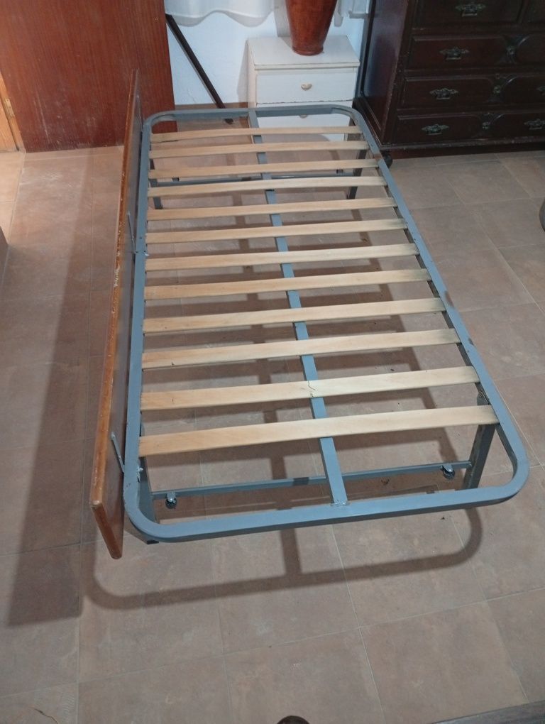 Estrado com pés e rodas