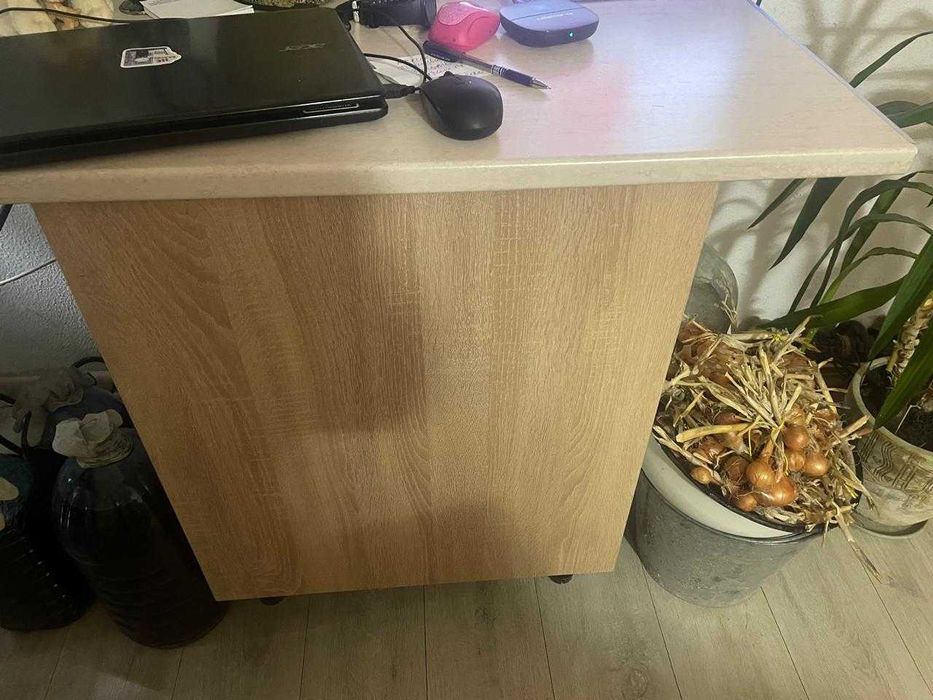 продам стіл-тумбу для кухні