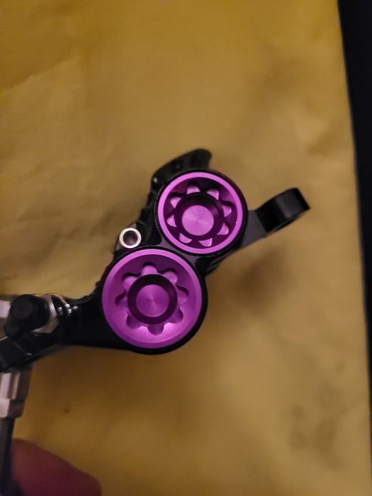 Hamulce hope tech4v4 stalowym oplocie