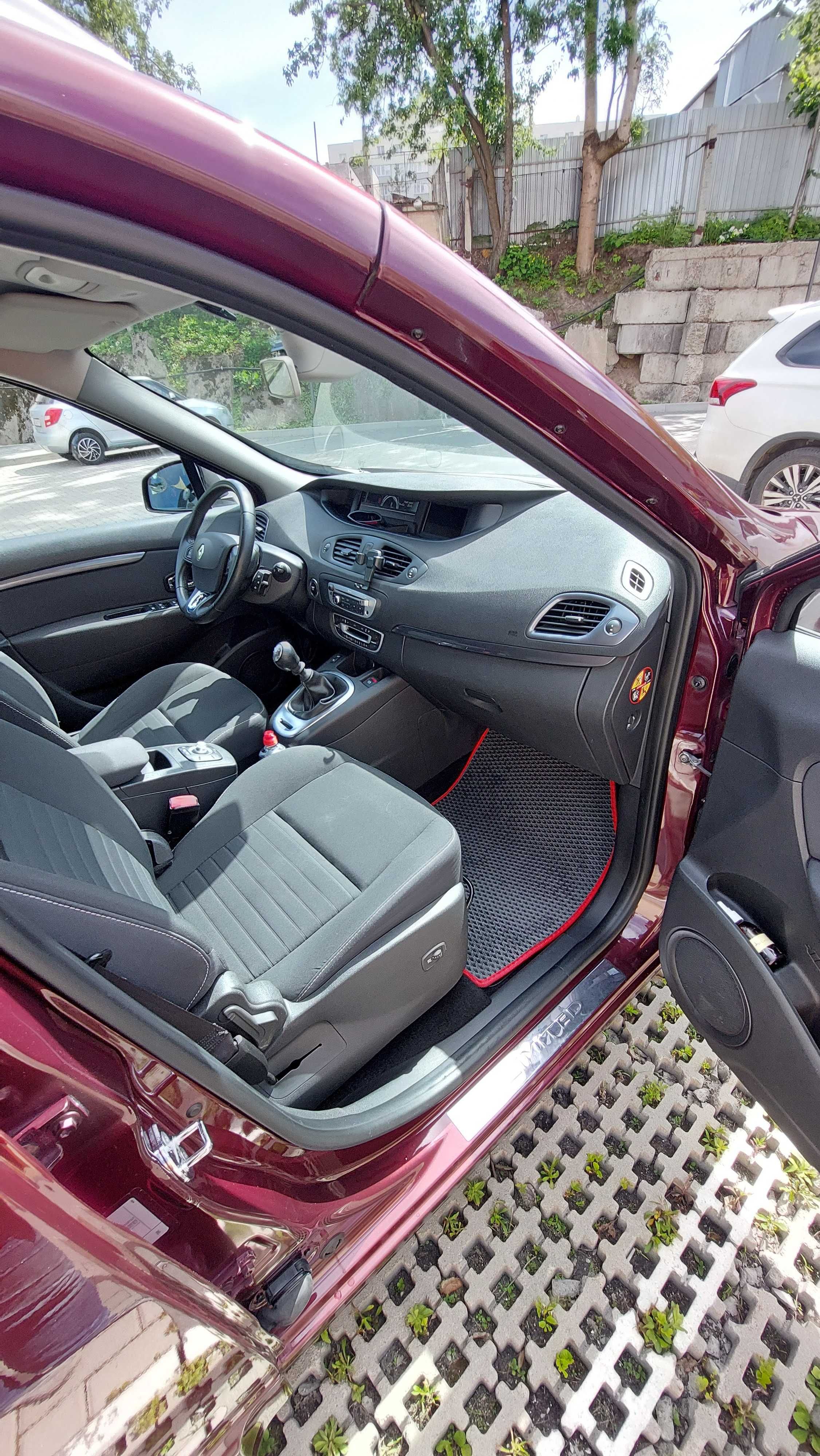 Renault Grand Scenic 2015