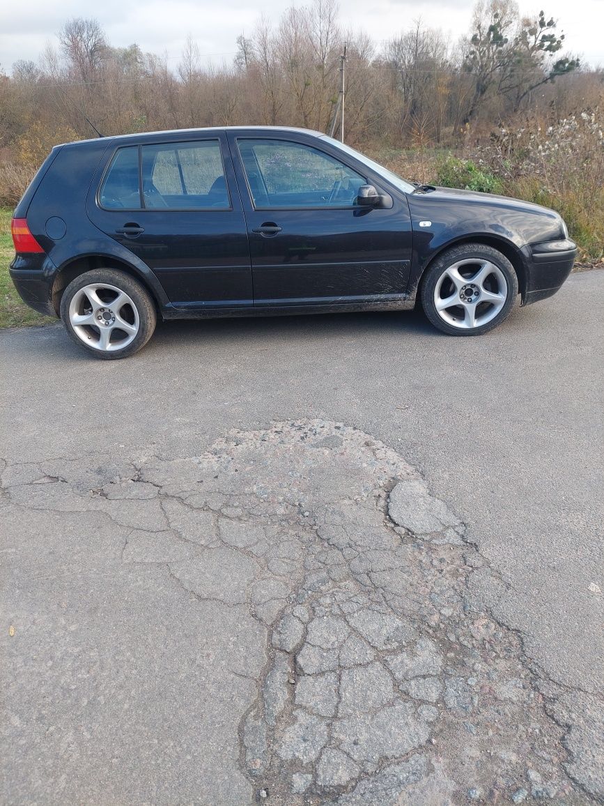 Автомобіль Wolkswagen Golf