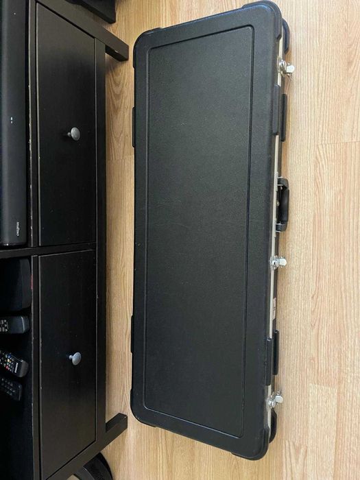 Estojo rígido para guitarra elétrica