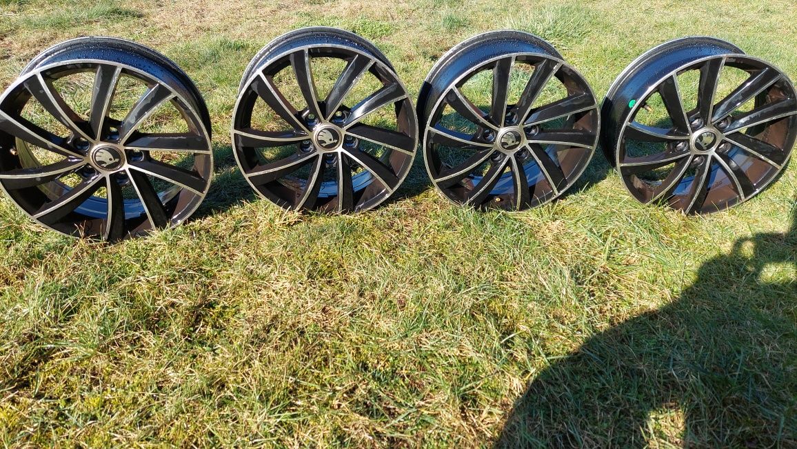 Komplet czterech felg aluminiowych 16 cali czarne